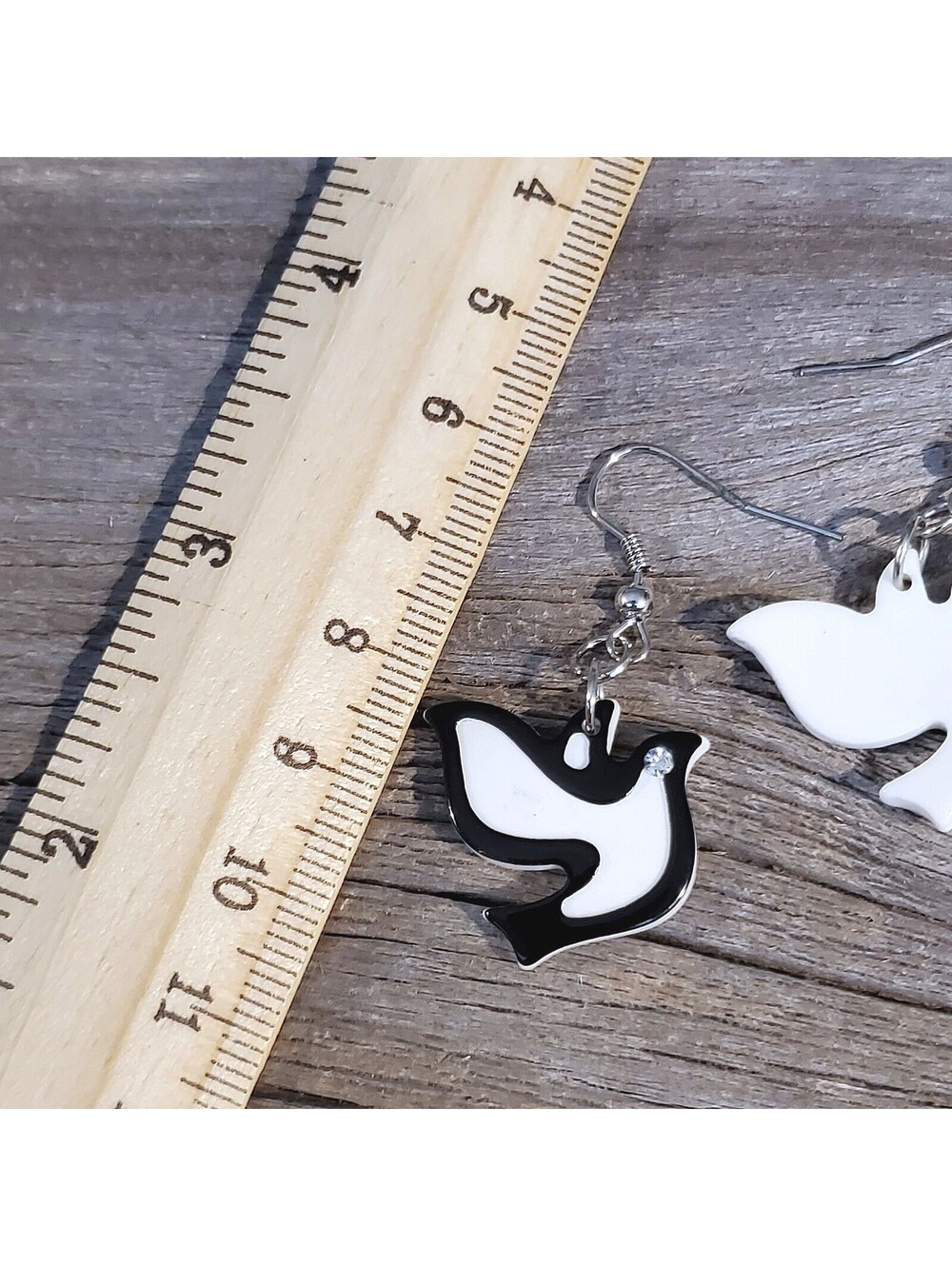 Vintage Y2K White Black Lucite Austrian Crystal Dove of Peace Hearts Earrings - Picture 4 of 8